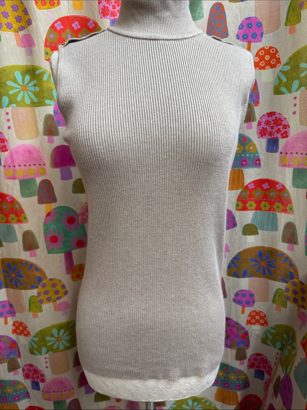 Calvin Klein Mock Neck Ribbed Top. Medium